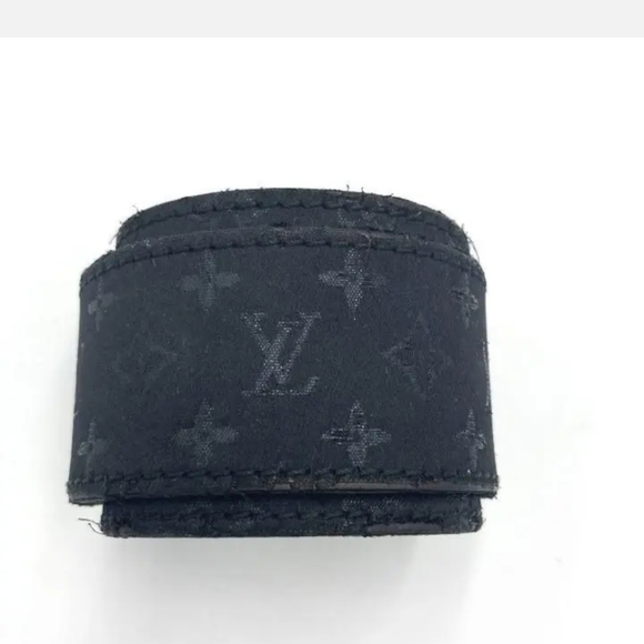 ๐ RARE LOUIS VUITTON CUFF BRACELET Black with Gold hardware..stunning!! ๐ค๐ค๐ค - Picture 4 of 9
